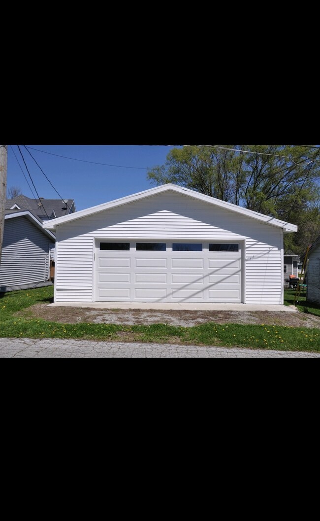 410 E Cherry St, Bluffton, IN 46714 - photo 7