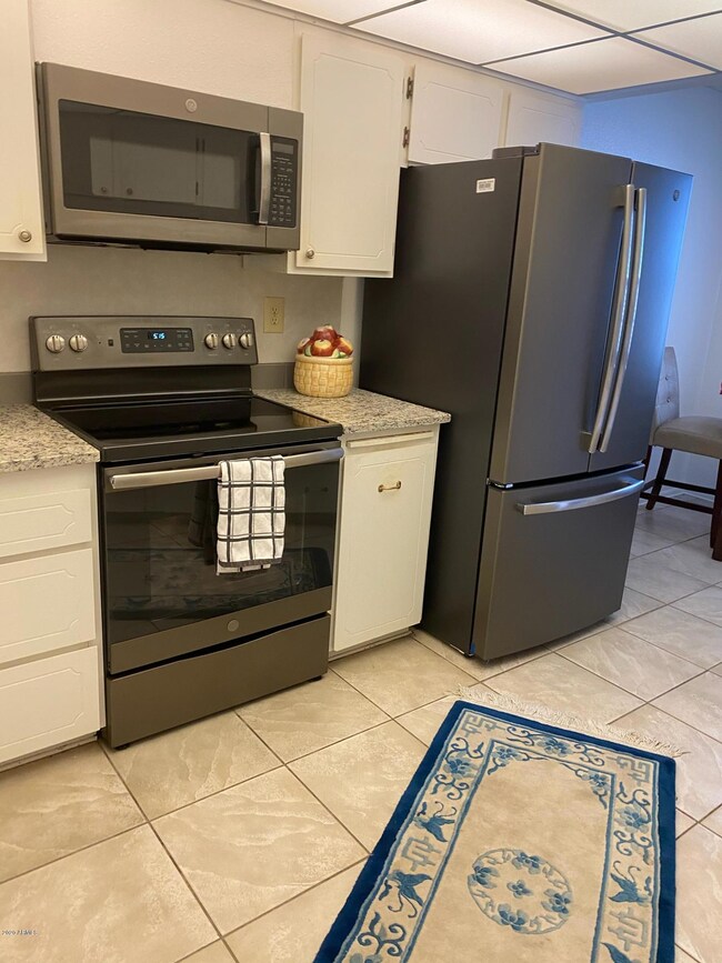 17402 N Boswell Blvd, Sun City, AZ 85373 - photo 2