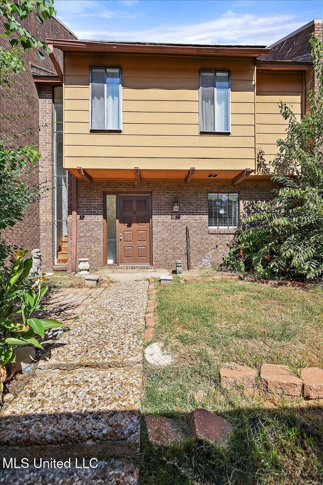 01-1255 E County Line Rd