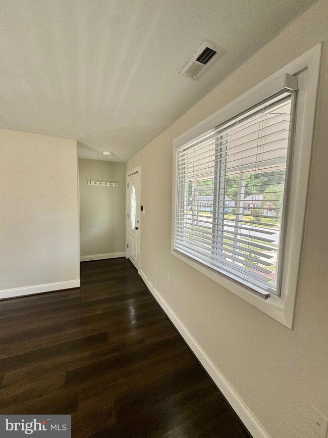 1706 Saunders Way, Glen Burnie, MD 21061 - photo 4