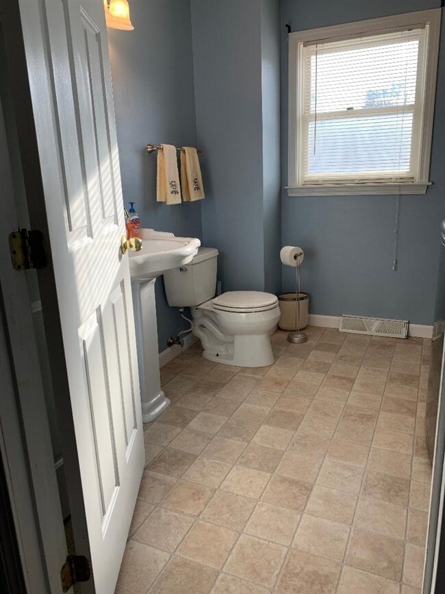 9 Nathan Ct, Nashua, NH 03064 - photo 6