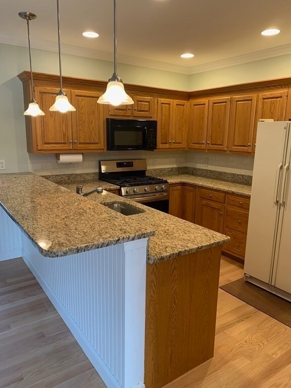 7 Westerly St unit 7, Wellesley, MA 02482 - photo 6