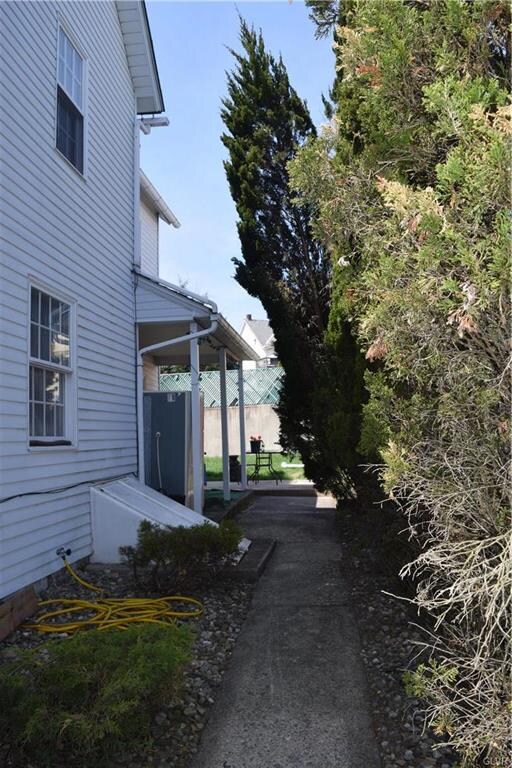 229 E Main St, Pen Argyl, PA 18072 - photo 4