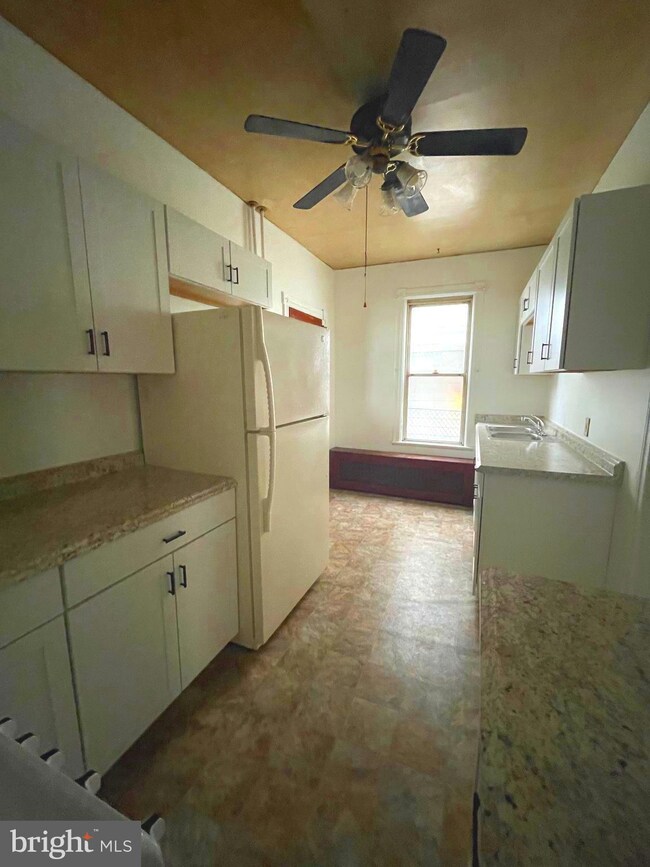 722 E Broad St, Tamaqua, PA 18252 - photo 2