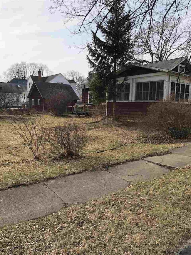 211 Pleasantview Ave, Schenectady, NY 12302 - photo 4