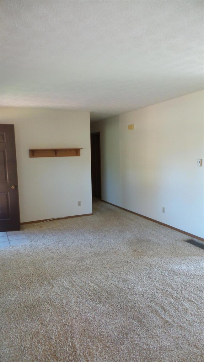 2119 Ogden Rd, Wilmington, OH 45177 - photo 7