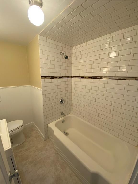 19 Clinton Ave, Newport, RI 02840 - photo 3