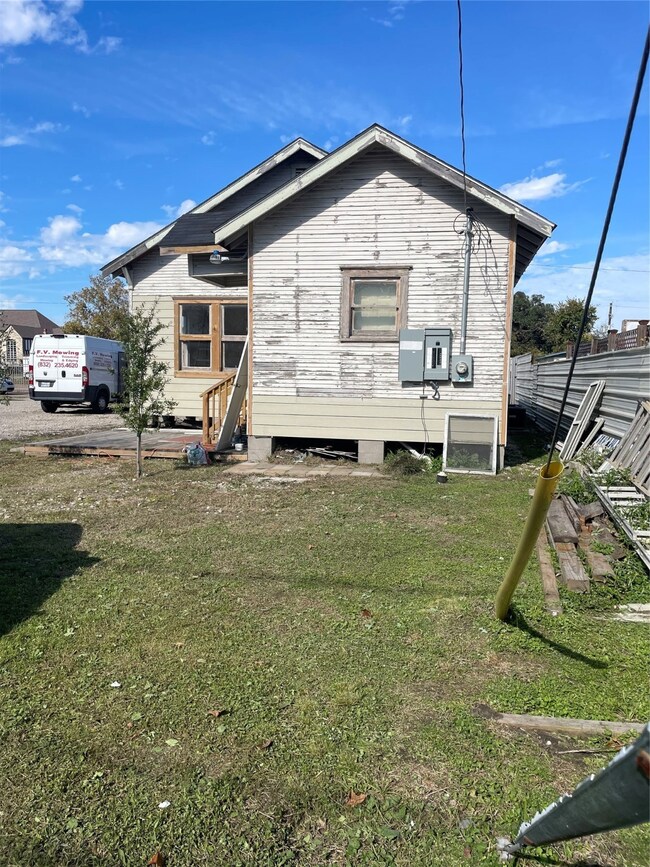 7912 Park Place Blvd, Houston, TX 77087 - photo 3