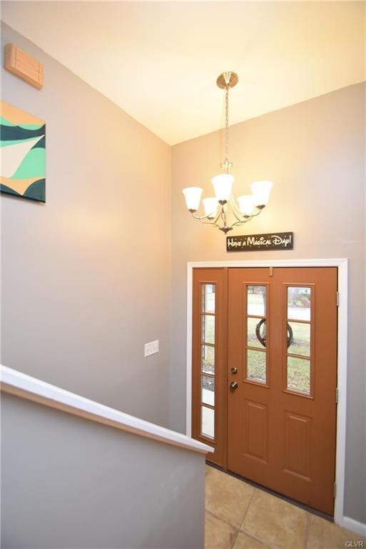 556 Round Table Dr, Nazareth, PA 18064 - photo 2