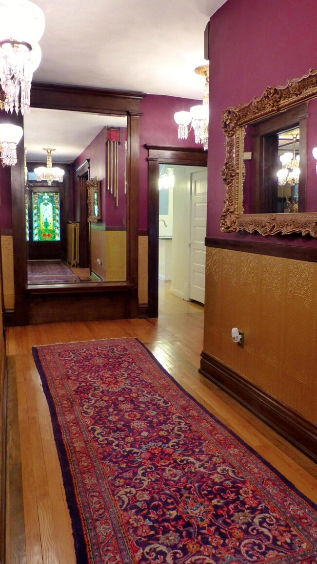 862 Bryden entry hall 2