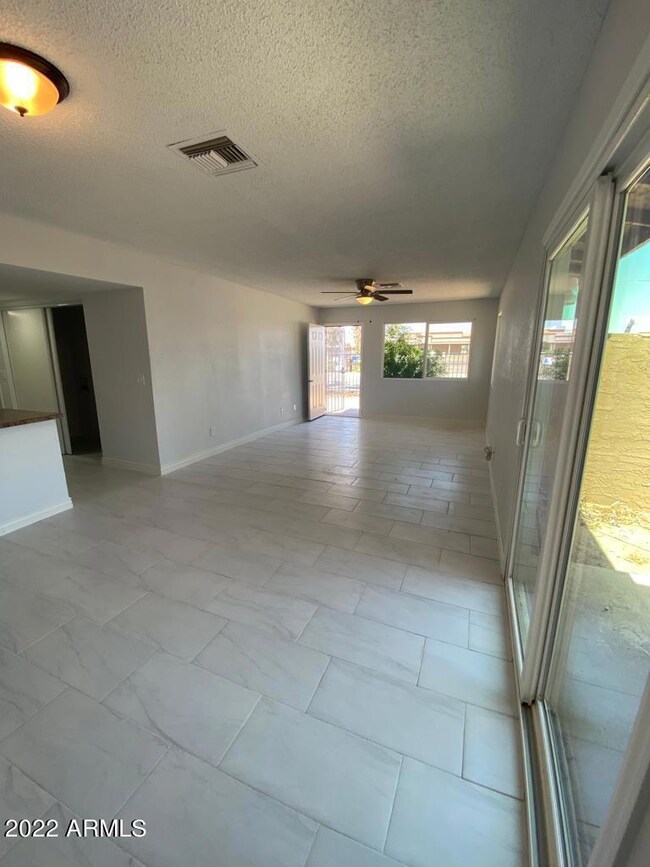 4241 N 69th Dr unit 1302, Phoenix, AZ 85033 - photo 3