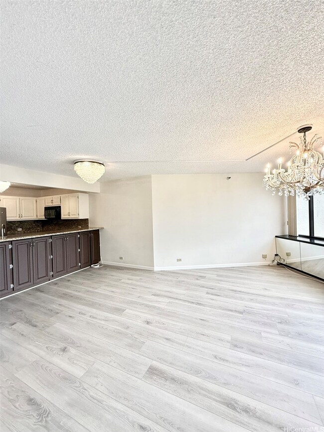 Commodore unit 3B, Honolulu, HI 96825 - photo 2