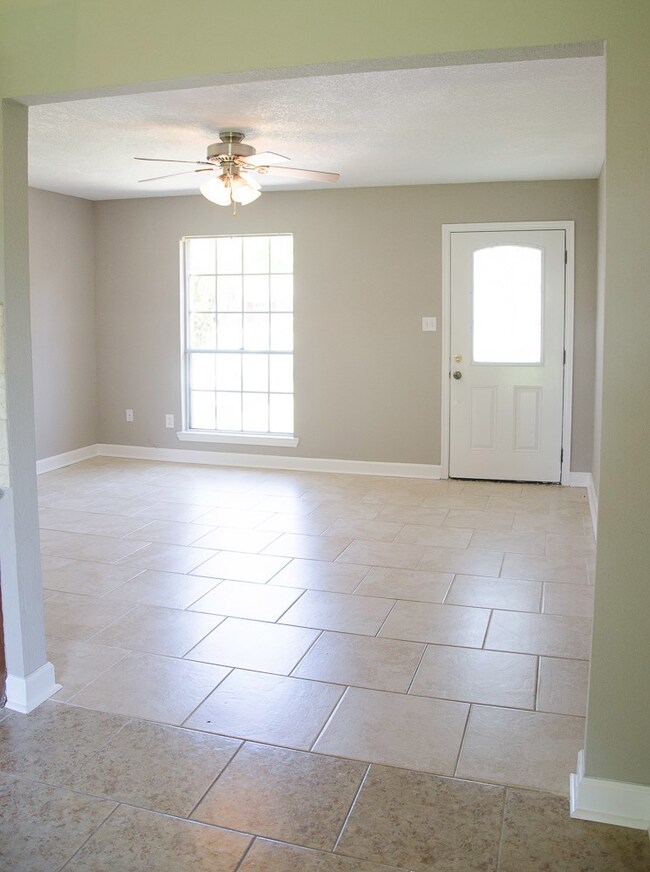 16930 David Glen Dr, Friendswood, TX 77546 - photo 2