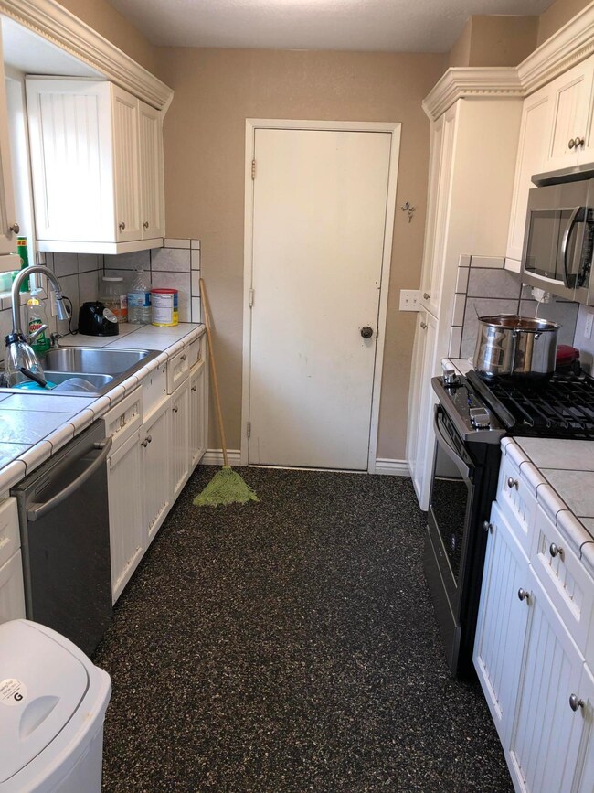 F77A2949-A687-49BE-AAEB-2A5CE1D2436E