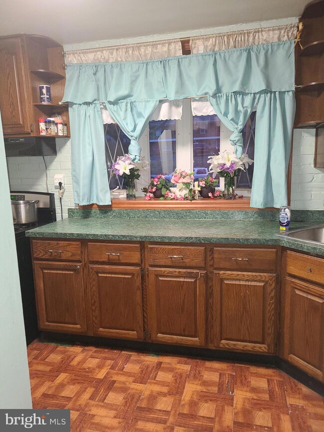 953 Owens Rd, Oxon Hill, MD 20745 - photo 2