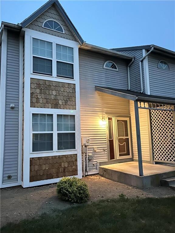 121 Franklin Ct, Bethlehem, PA 18020 - photo 2