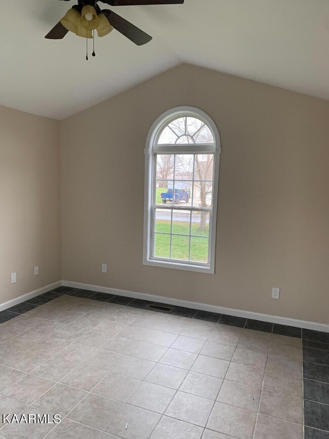 94 Lakyn Dr, Crossville, TN 38571 - photo 7