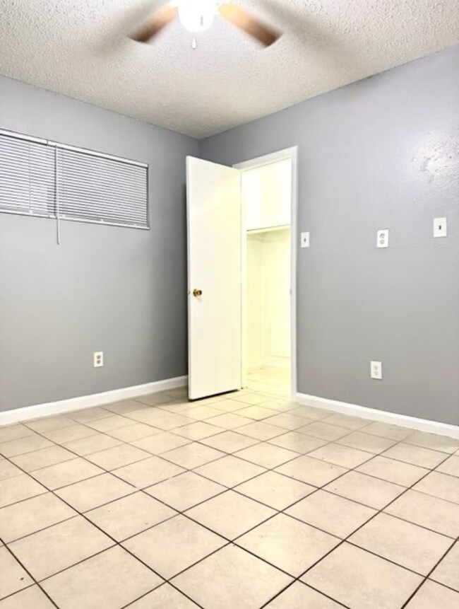 6918 Hirsch Rd unit 6916, Houston, TX 77016 - photo 6