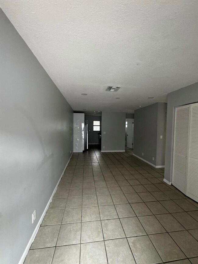 518 Avenue I unit B, Riviera Beach, FL 33404 - photo 2