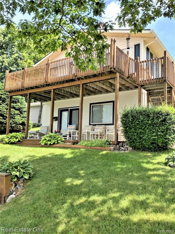 Lovely lakefront home with walk out access