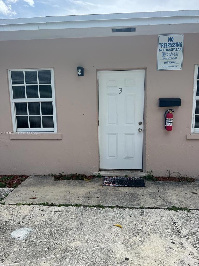 1035 Grant St unit 3, West Palm Beach, FL 33407 - photo 1