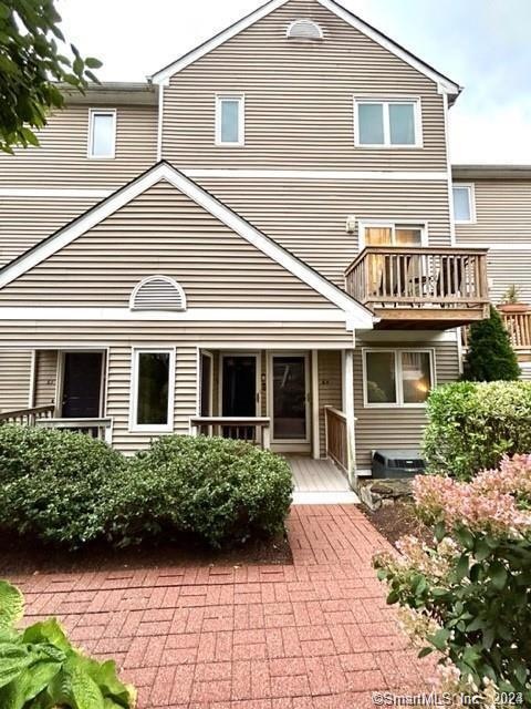 63 Glenrock unit 63, Norwalk, CT 06850 - photo 1