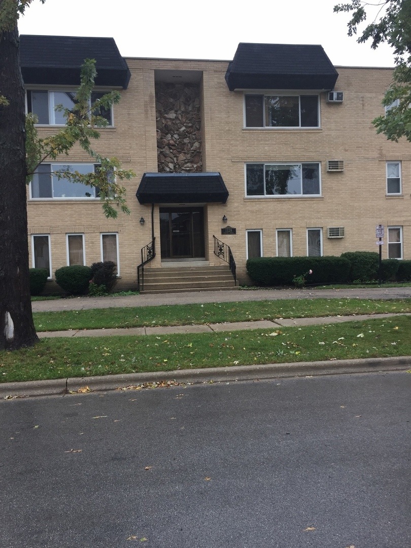 1328 Webford Ave unit 302, Des Plaines, IL 60016 - photo 1