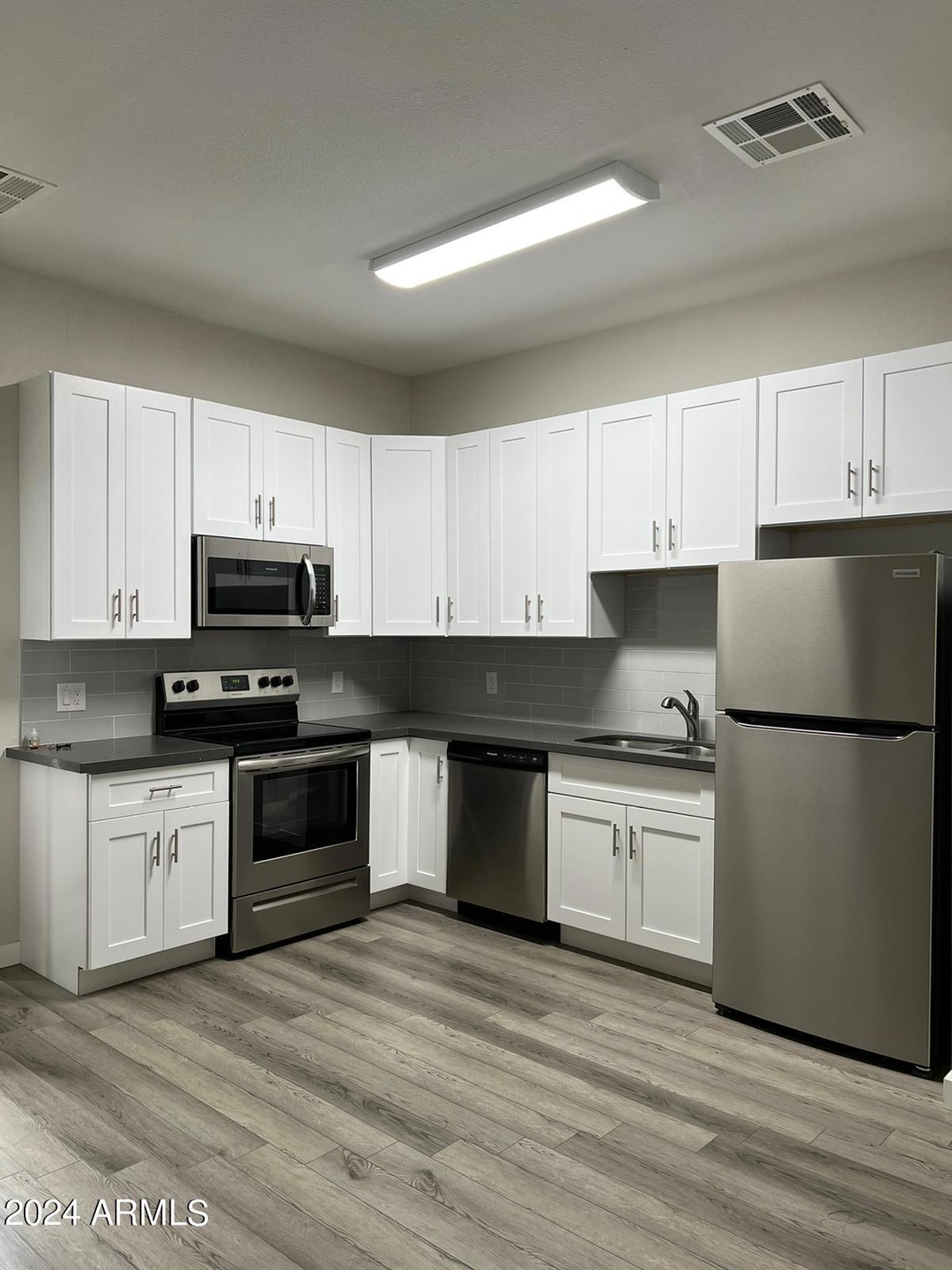 2126 N 25th Place unit B, Phoenix, AZ 85008 - photo 1