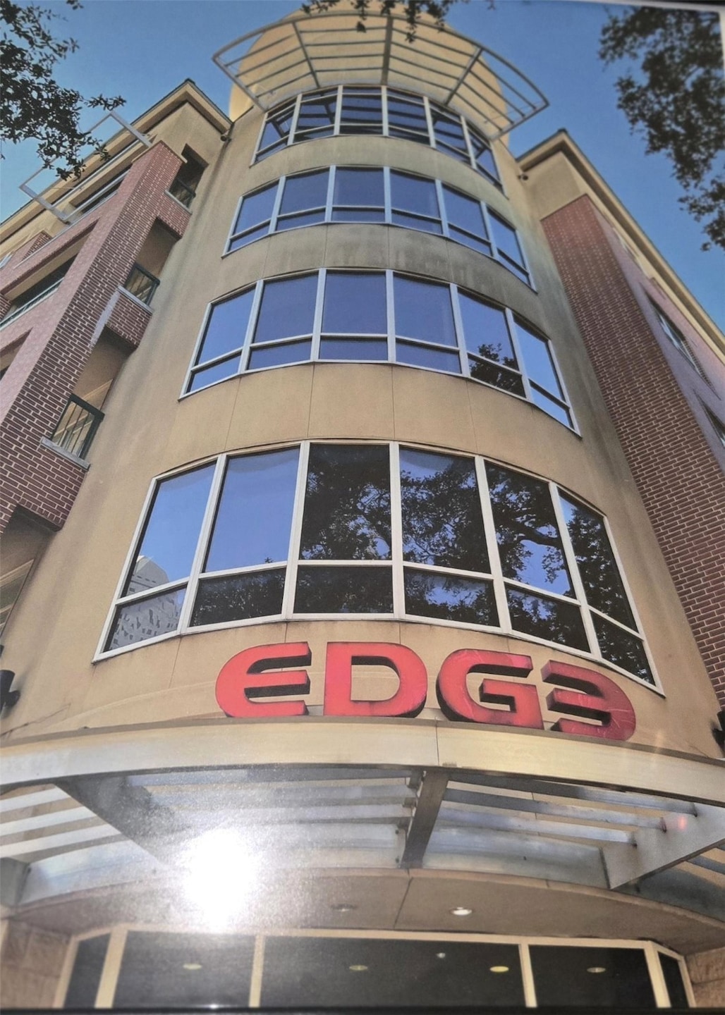 Live in the center of it all! Lock and leave lifestyle in Midtown!
Stylish architecture!