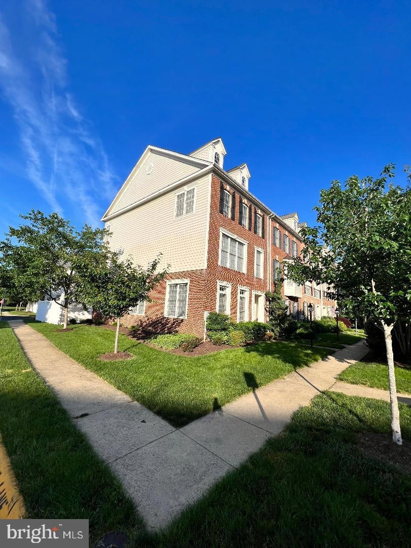 42495 Regal Wood Dr, Ashburn, VA 20148 - photo 1