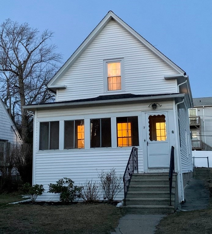 7 Standish St, Worcester, MA 01604 - photo 1