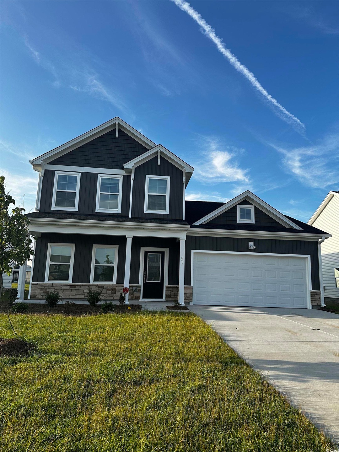 View of front of house with a garage and a front l