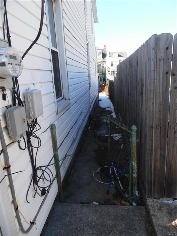 223 E Raspberry St, Bethlehem, PA 18018 - photo 1