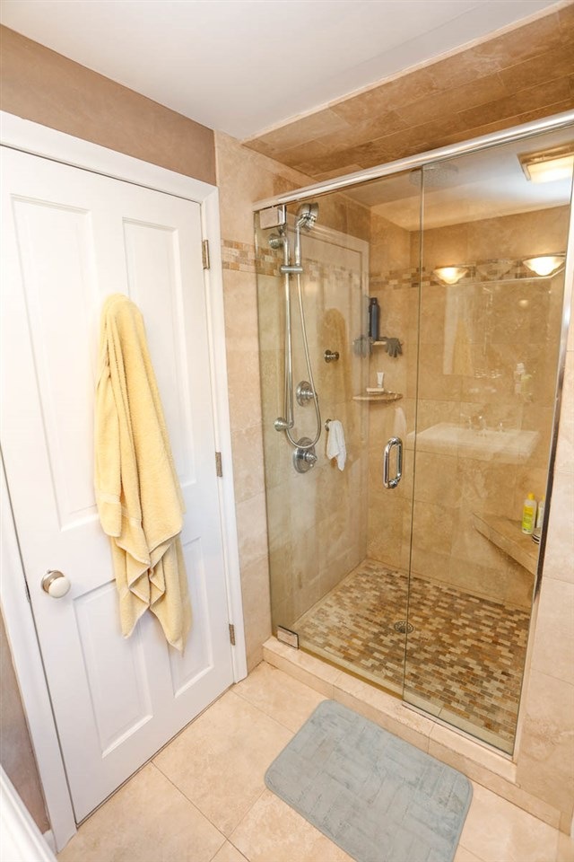 214 Walnut Hill Ave, Manchester, NH 03104 - photo 1