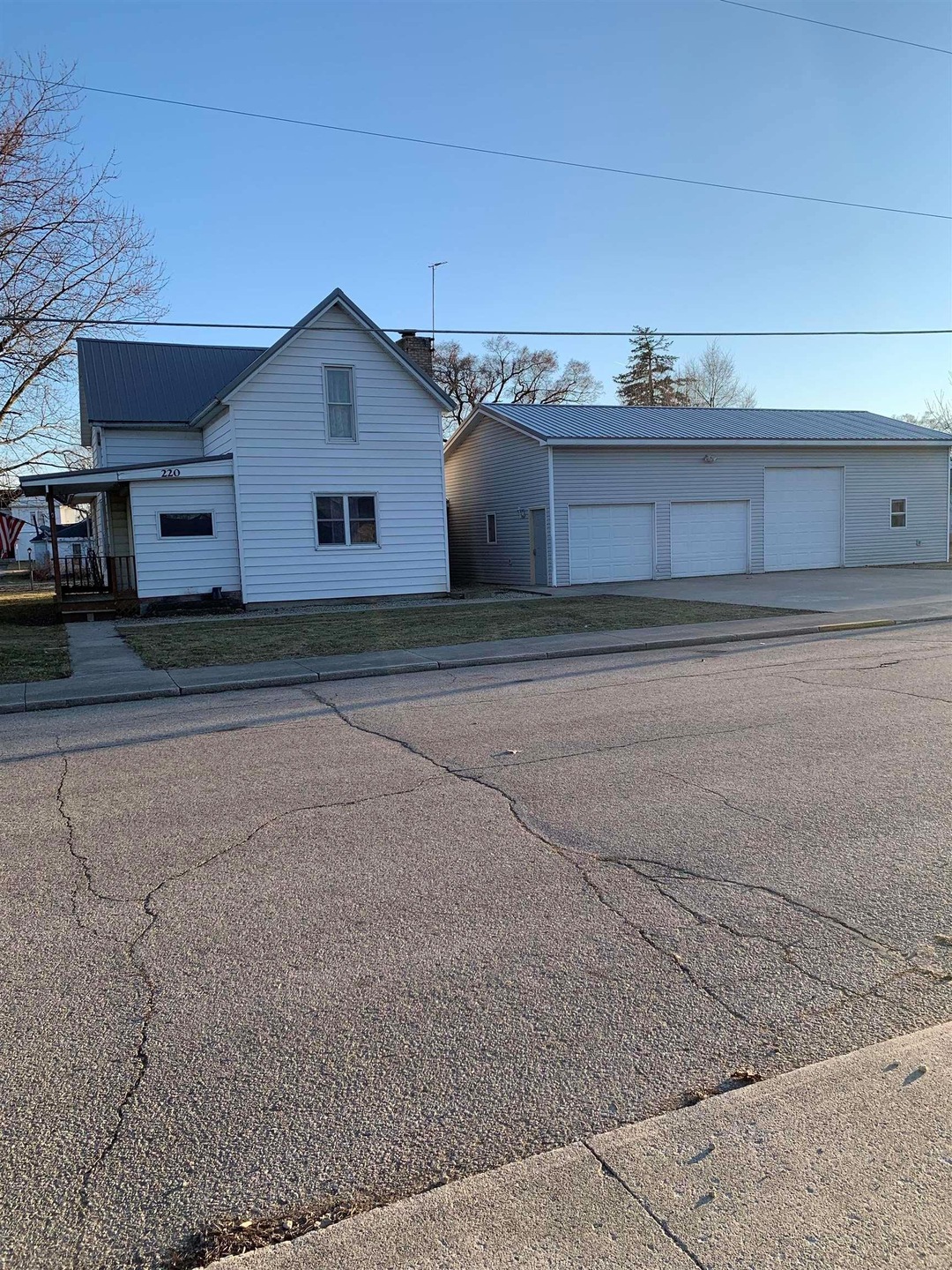 220 W Butcher St, Geneva, IN 46740 - photo 1