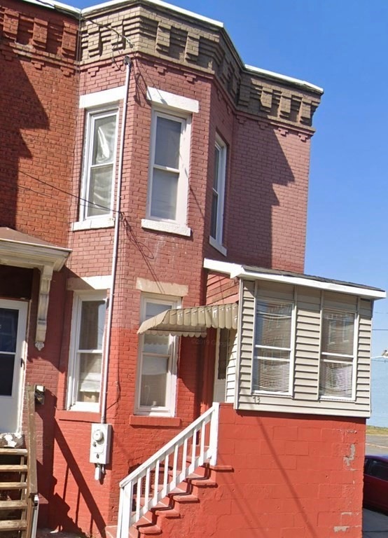 73 Newton St, Holyoke, MA 01040 - photo 1