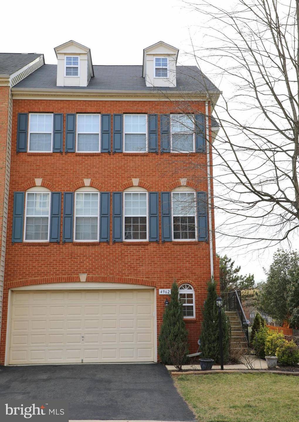 4962 Vail Ridge Ln, Fairfax, VA 22030 - photo 1