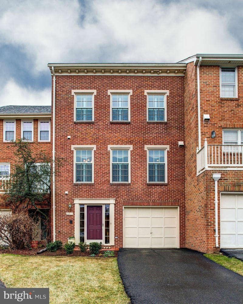 5915 Munson Ct, Falls Church, VA 22041 - photo 1