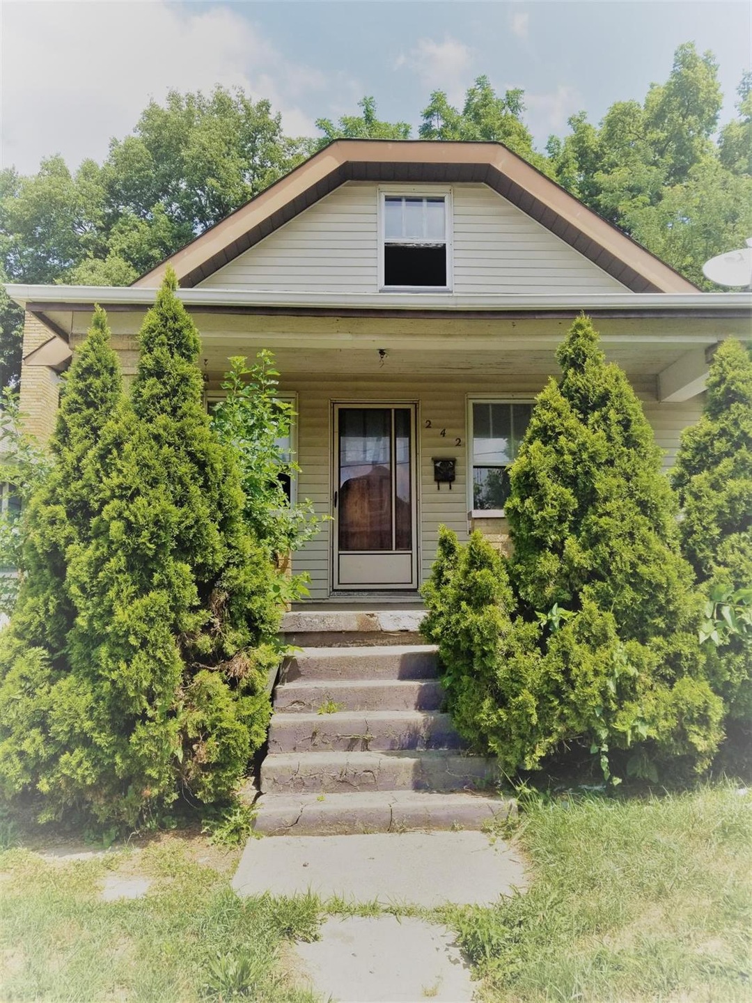 242 W Seventy Third St, Cincinnati, OH 45202 - photo 1