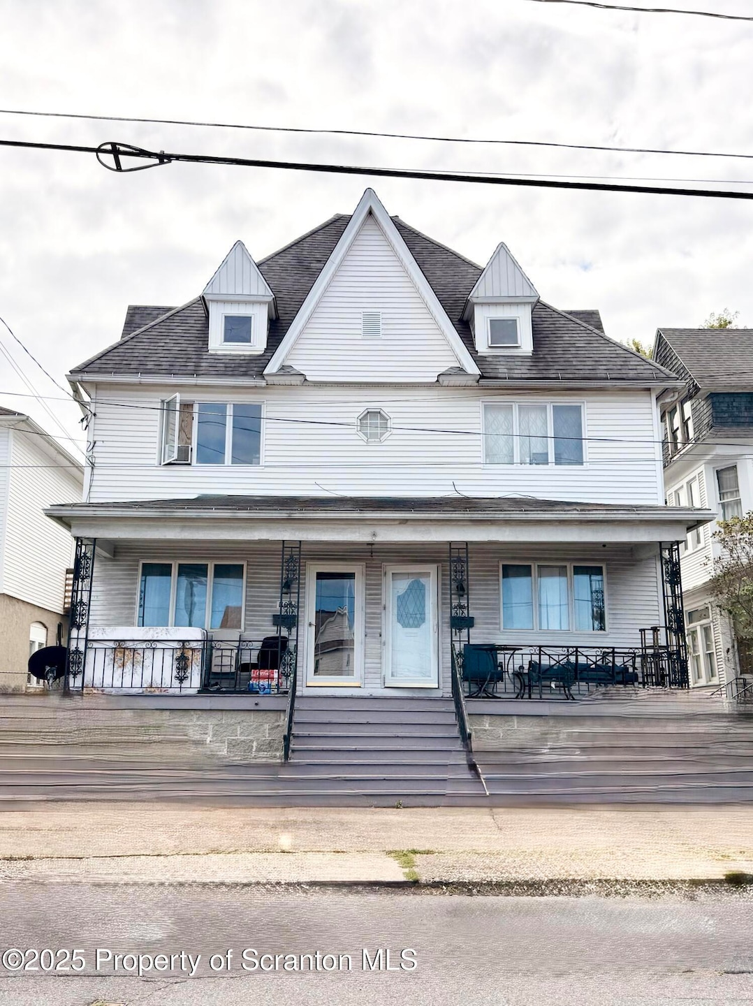 1105 W. Locust Street Front