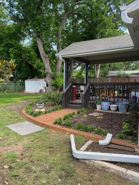 905 Clarice St, Grand Prairie, TX 75051 - photo 1