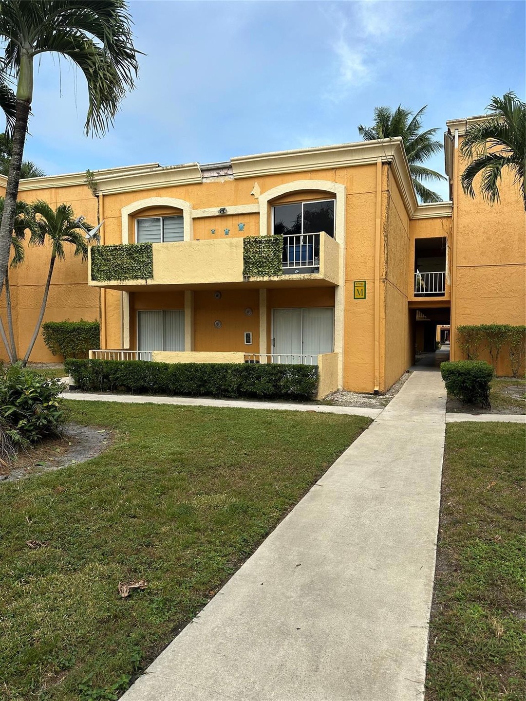 17911 NW 68 Ave unit M209, Hialeah Gardens, FL 33015 - photo 1