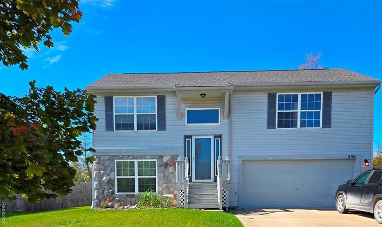239 Andover Woods Dr unit 64, Fenton, MI 48430 - photo 1