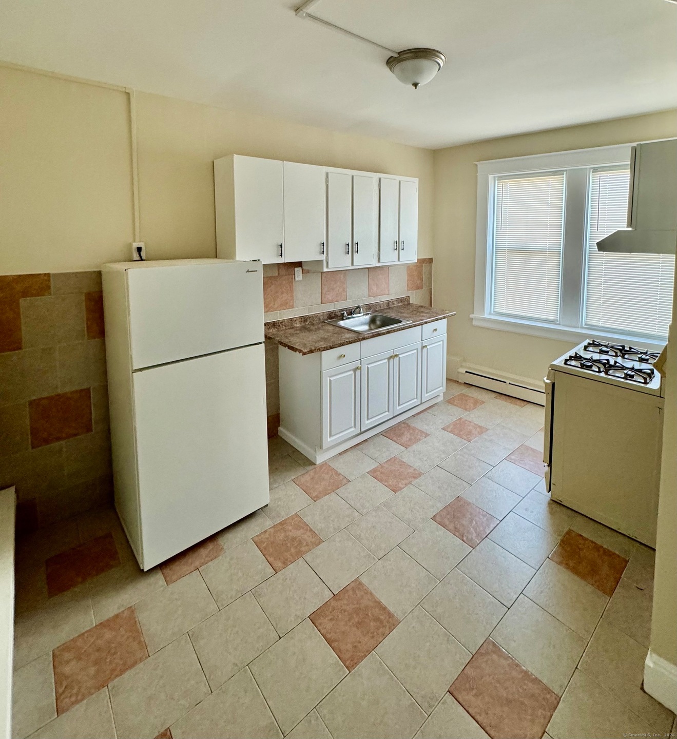 2483 Main St unit 8, Bridgeport, CT 06606 - photo 1