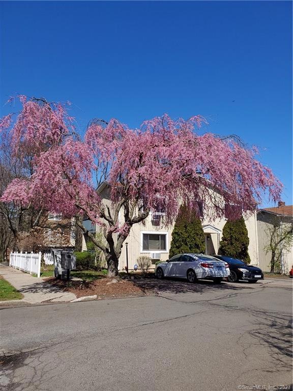 Small secluded complex right off of Route 34
