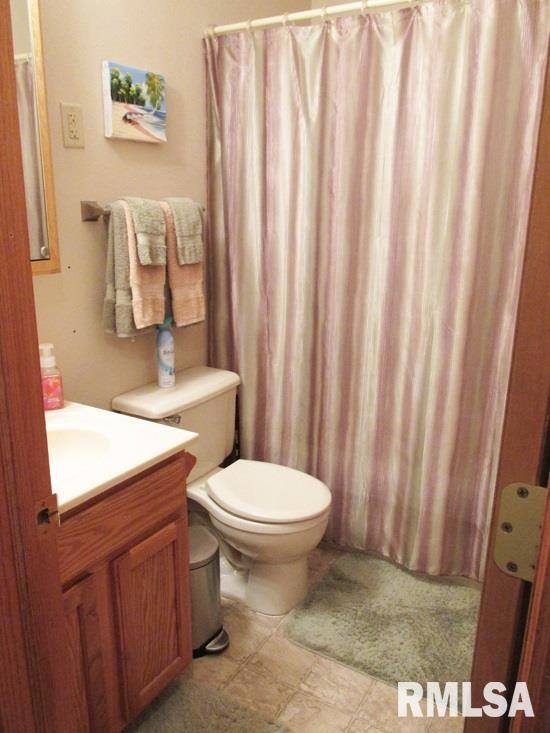 1803 W 54th St, Davenport, IA 52806 - photo 1