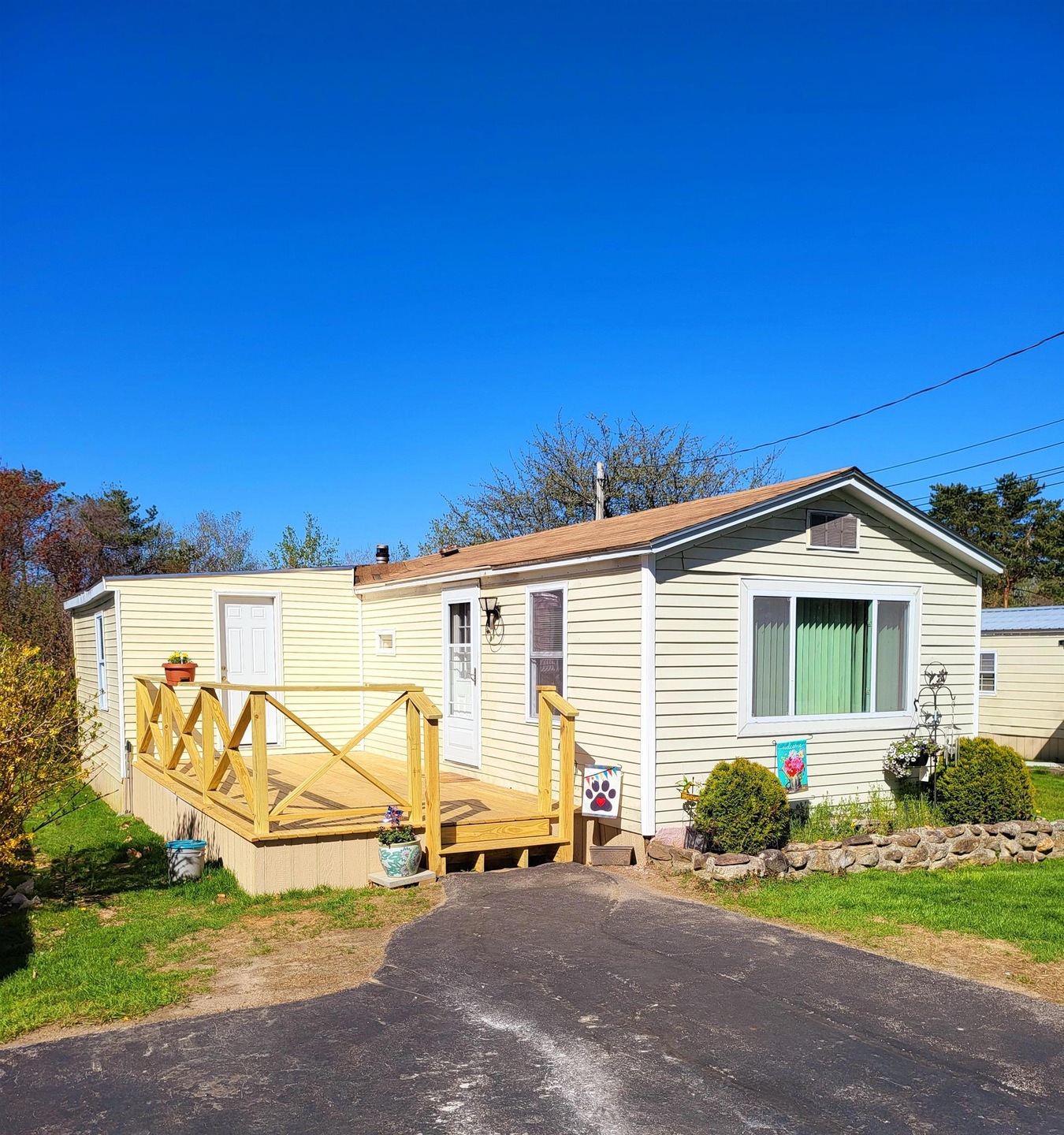 175 Leavitt Rd unit 10, Pittsfield, NH 03263 - photo 1