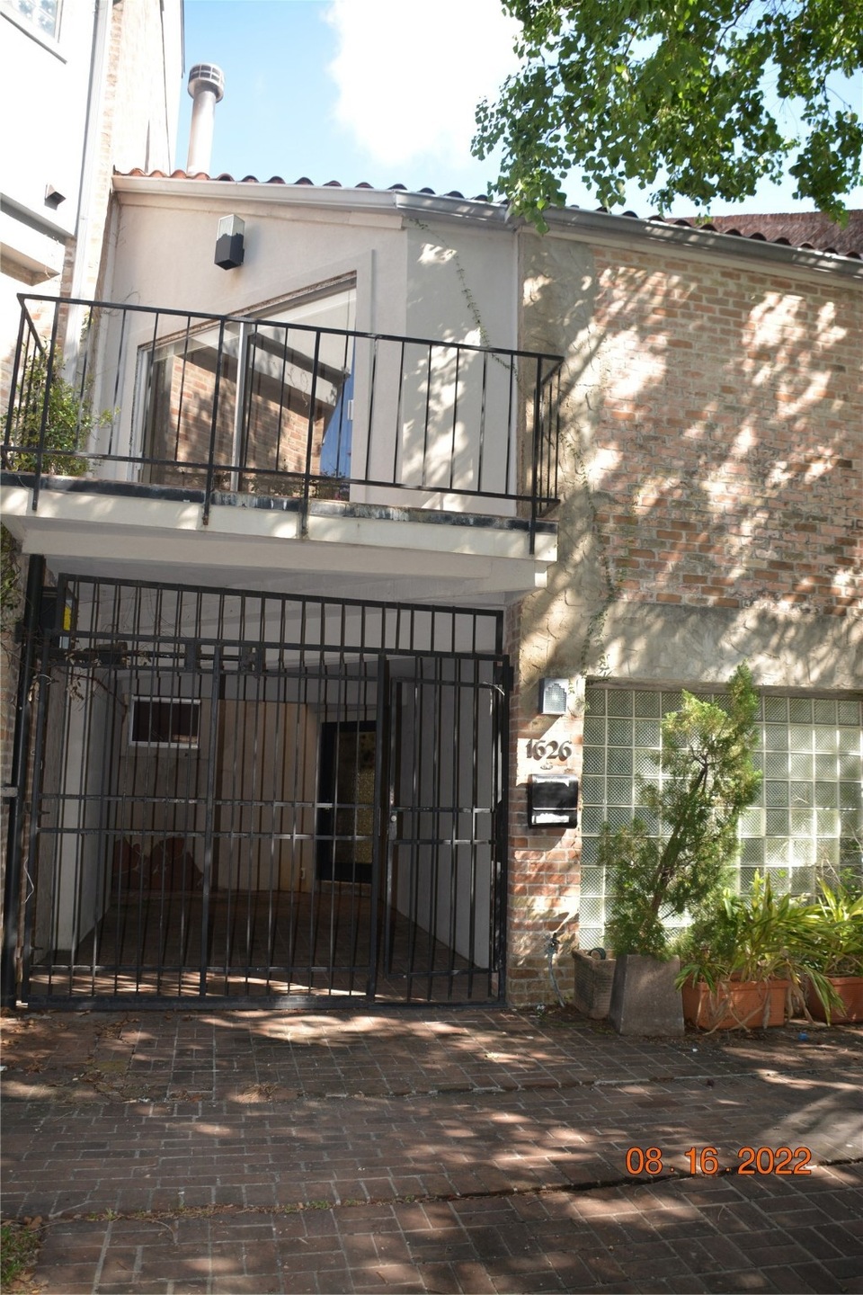 1626 Cherryhurst St, Houston, TX 77006 - photo 1