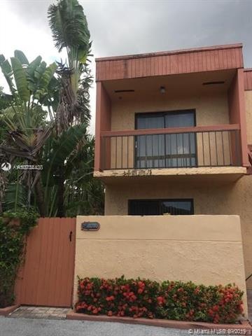 Corner private townhouse