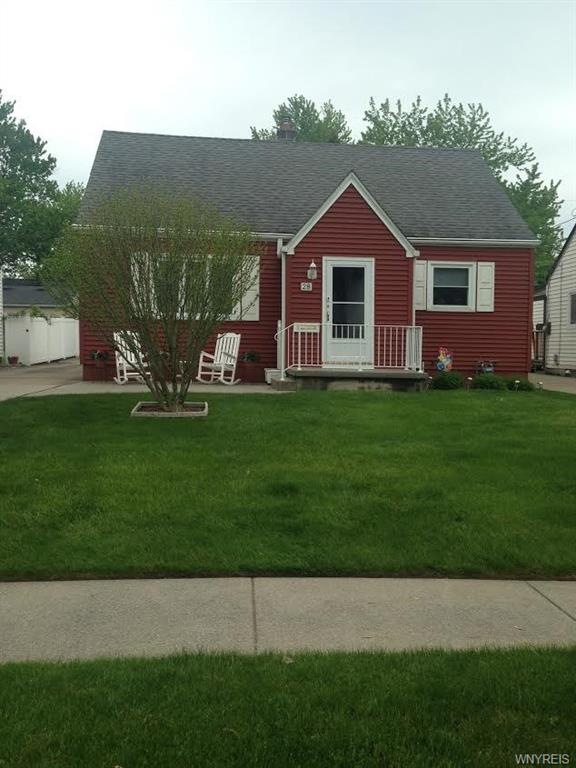 28 Amy Drive is a beautiful, well maintained house.